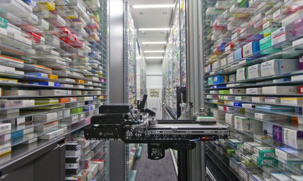 GESUNDHEIT, APOTHEKE, ARZNEIMITTEL, ARZNEI, MEDIKAMENTE, MEDIKAMENT, PHARMA, PHARMAINDUSTRIE, APOTHEKEN, TABLETTEN, TABLETTE, PILLE, PILLEN,  ROBOTER, LAGER,